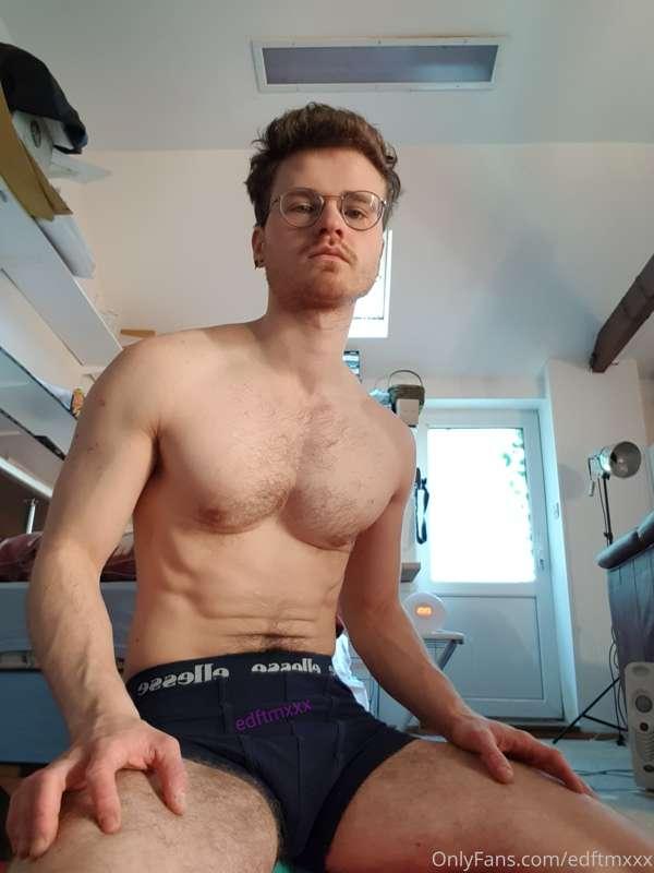 Been horny all day, would love to sit on your face right now..