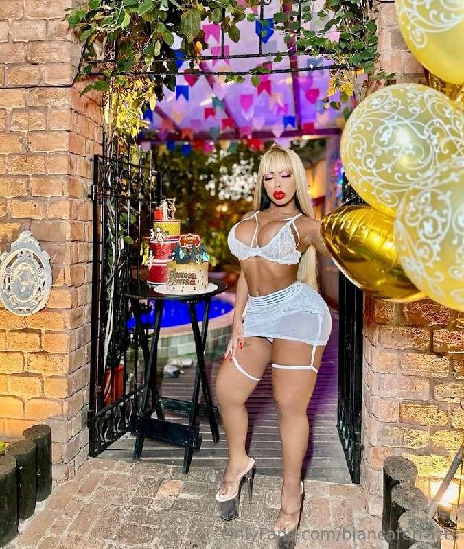 hello love your queen turned 29 🔥💕❤️