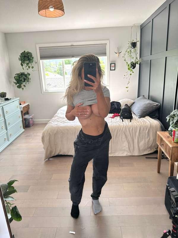 Mommy is ready for you😘