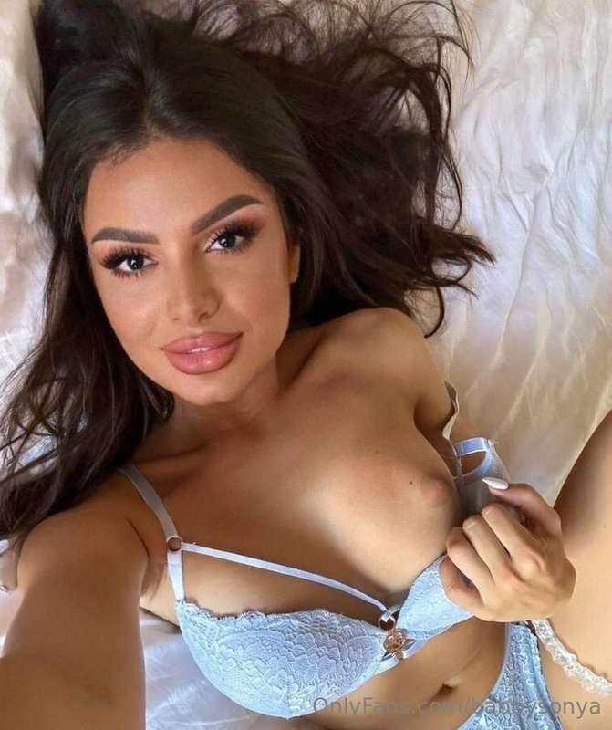 @missalessandrax is an insatiable candy, just look at her as..