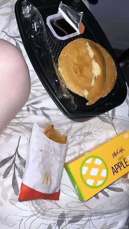 Baby brought me McDonald’s back home with him for breakfast they even had my apple pies I’ve been craving🥹 

Good morning sweethearts🥰♥️ 

#fyp #feedee #feederism #yummy #gfe #foodporn #preggo #pregnant #milf #bi #spoiled #hotwife #slutwife #mistress 