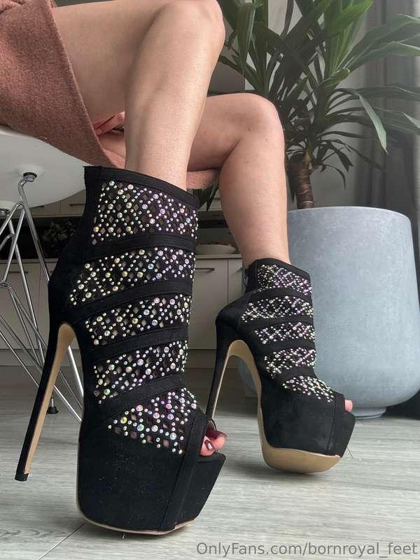 bornroyal_feet image #11