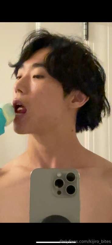 Eating a popsicle <3