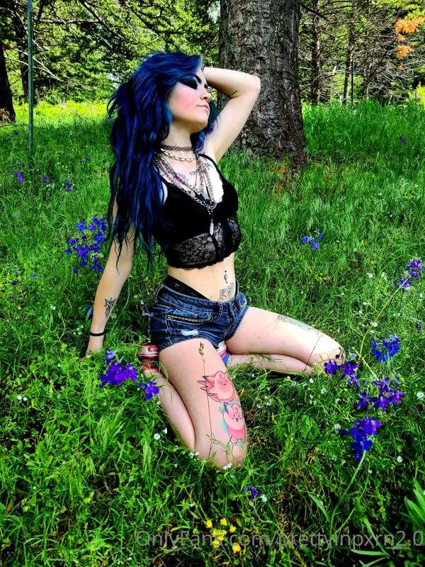 Pay/contribute to my nails today (70$) and i'll load u up he..