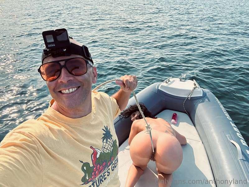Nel tempo libero amo andare a pesca... Di culi.