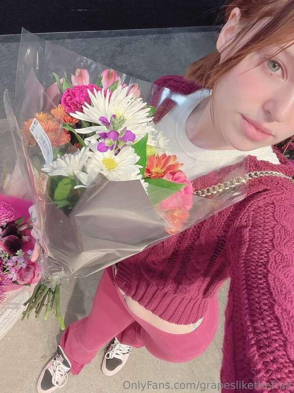 Tip 5$ to buy me flowers 💐 😘 