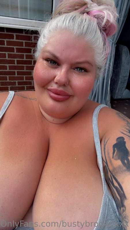Would you perv on me if i was your neighbour and you saw me ..