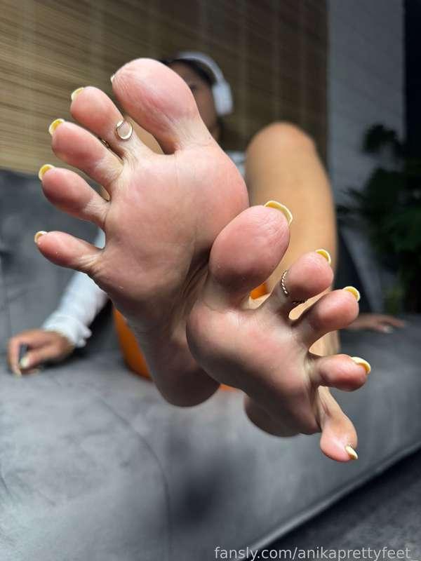 anikaprettyfeet_ image #1