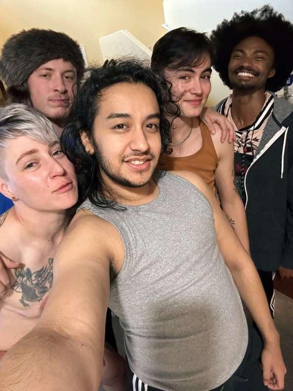 If you saw our group Grindr profile...would you bottom for u..