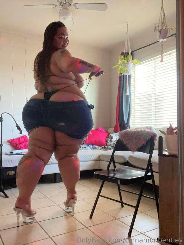 Cum hang out with me live right now