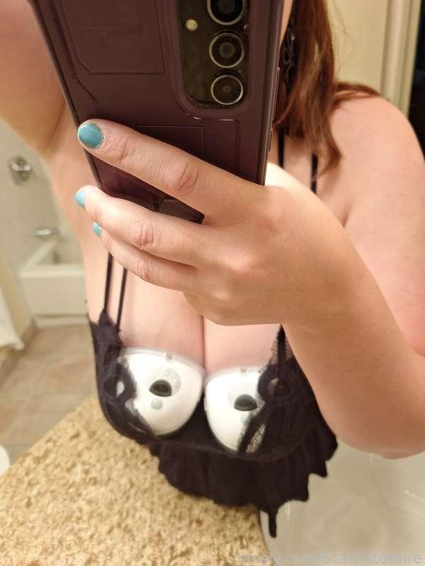 Would you help me empty out before our date?
#lactating #milk #milf #curvy #hotmom #mombod #pumping #bigtits #redhead #over30 #natural #fyp