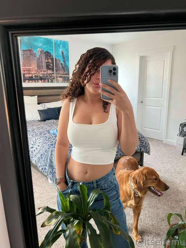 In love with every white mess I do 🥵🥵🥵 @itsellemuvip