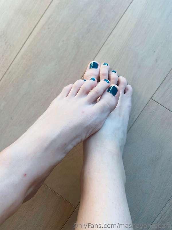 New color pedicure feet😋😋
