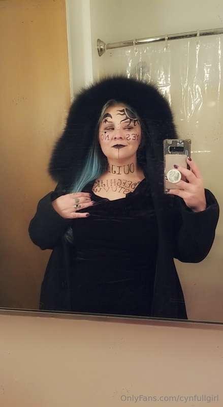 Finally spooky season!! My fav time of the year 🖤🔮🖤