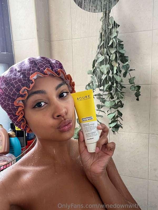 Hi Babes! 

Did y’all know Hanging Eucalyptus in your shower..