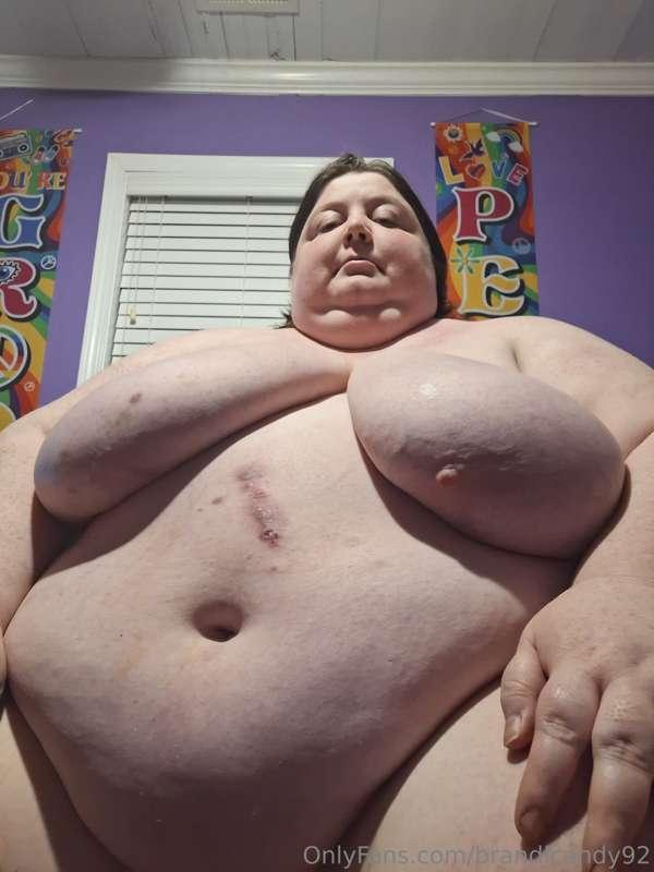 Pay leave a tip for a nice view of my big boobies and sexy b..