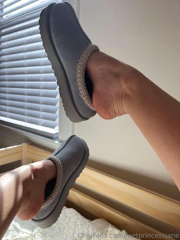 Swipe to remove my slippers.🥵