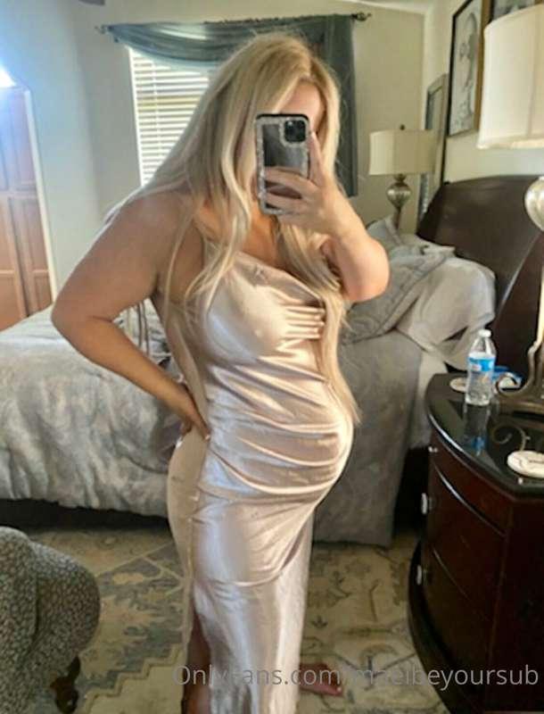 Cute little baby bump 🥺😍