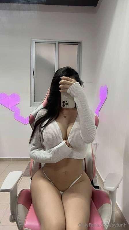 Papi estoy muy caliente 🔥 me ayudas ?