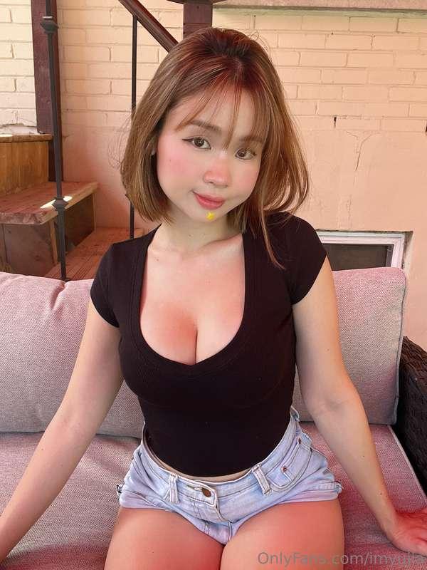 Eyes up here please! 👁️👄👁️