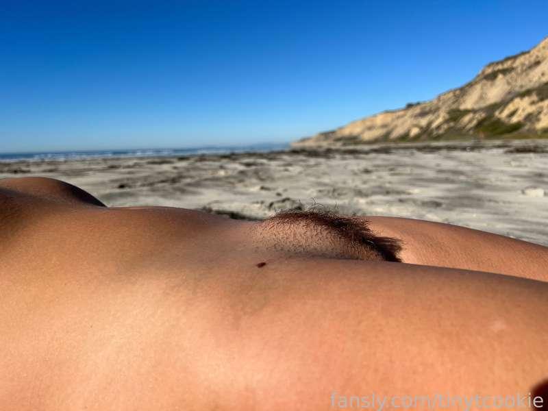 Some sexy pictures from the beach. Let me know if you like them!