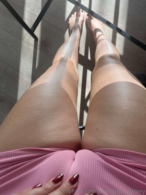guess what is under my panties😈