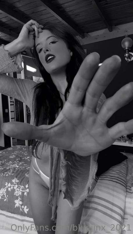 -Hoy he estado grabando un tema musical, no lo sabe nadie ma..