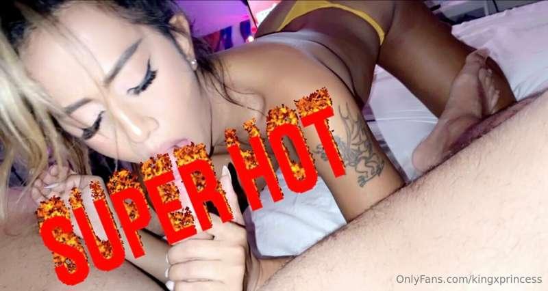 BJ+Ball Suck+Makeout

Watch me suck dick in my yellow thong ..