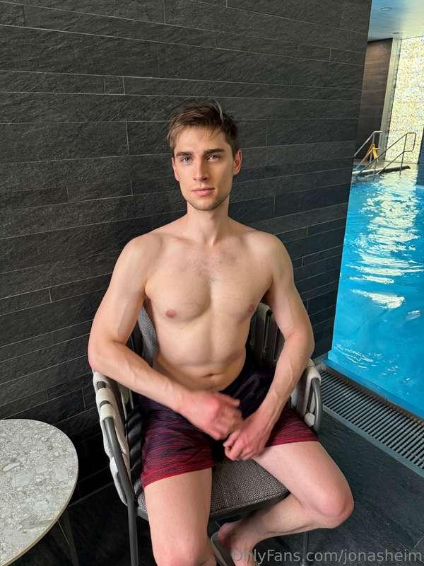 Still hereee🤤Waiting for ur splash💦💦💦