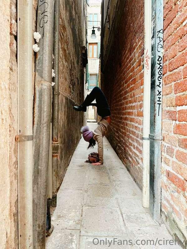 Celebration handstands for such a great trip! ☺️Make sure to..