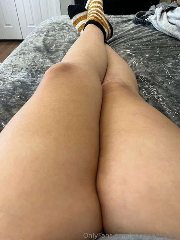 Thick juicy thighs need thick creamy sauce for dippin 🍗