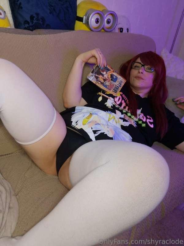 Erza scarlet Freetime 🛋️📖