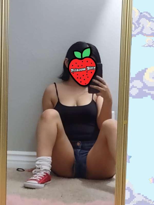 Cleaning the house before I upload to reddit 🍓 Focus on my c..