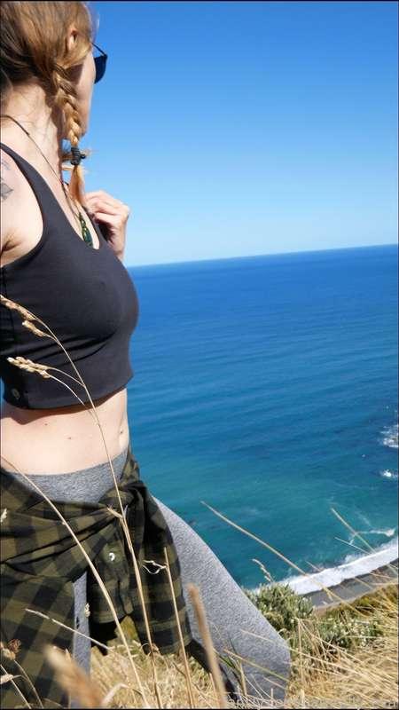 A beautiful day for a hike along the coastline 🥰🌊
And why yes I did get my tits out and flash the world shortly after 😜 I will post the naughty version shortly...

#fyp #natural #nature #public #tits #outdoors #outdoor #naturaltits #naturalboobs #naturaltitties #boobs #athletic #slim
