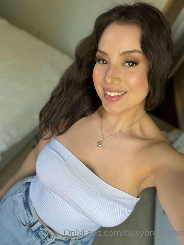 Make my tube top slide down for $10 lol 😘🤫🥰
Dm me and I’ll s..