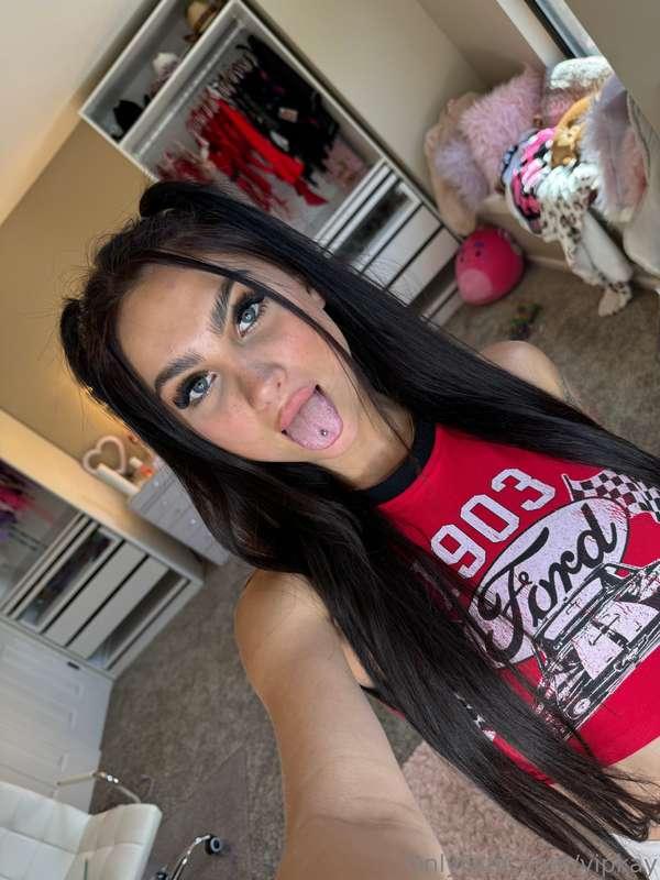 you think your cock could handle this pussy? Let me see it b..
