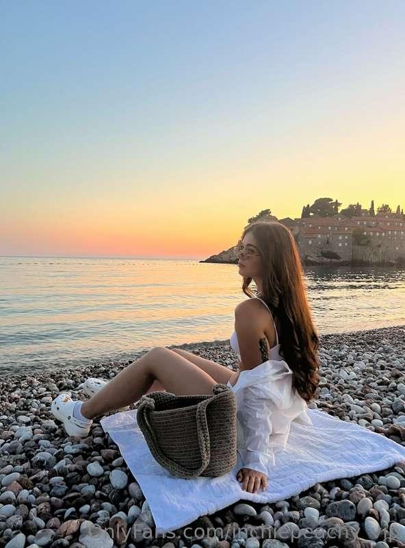 I want to go back to the beach and watch the sunset🥰 What do..