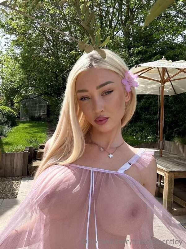 Need someone to lay me down in the sun and fuck me passionat..
