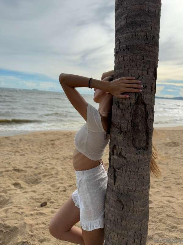 Walking down the street with so many thoughts in my head... ..