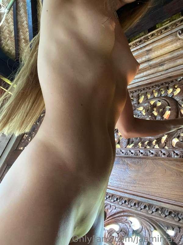 More hottie in Bali bedroom 🙈😚