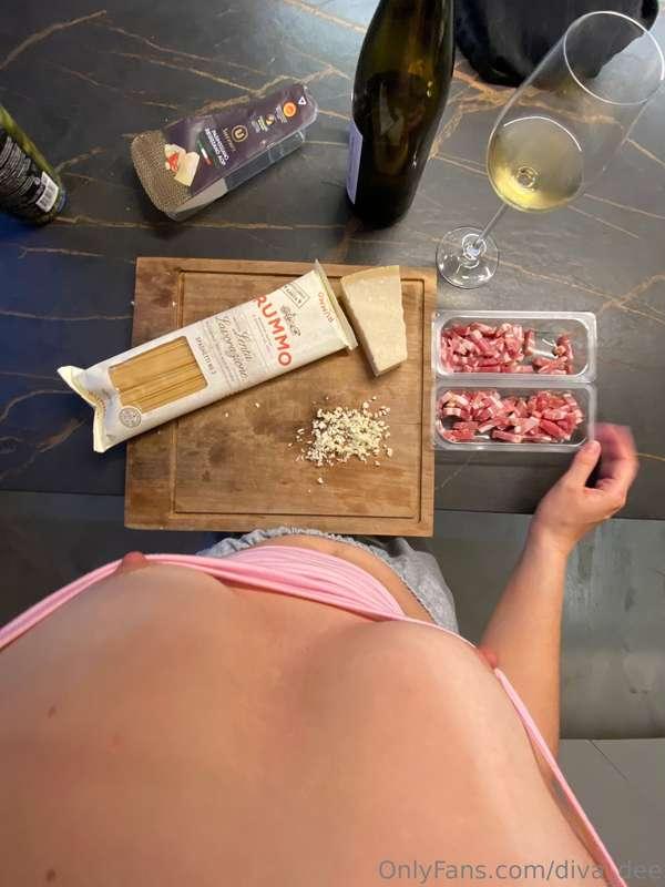 Prepared my specialty- carbonara for my Parisian lover. Gott..