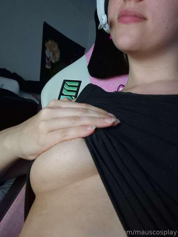 I have to stay entertained while in queue during games in so..