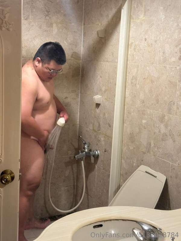 偷拍魔王洗澡澡~