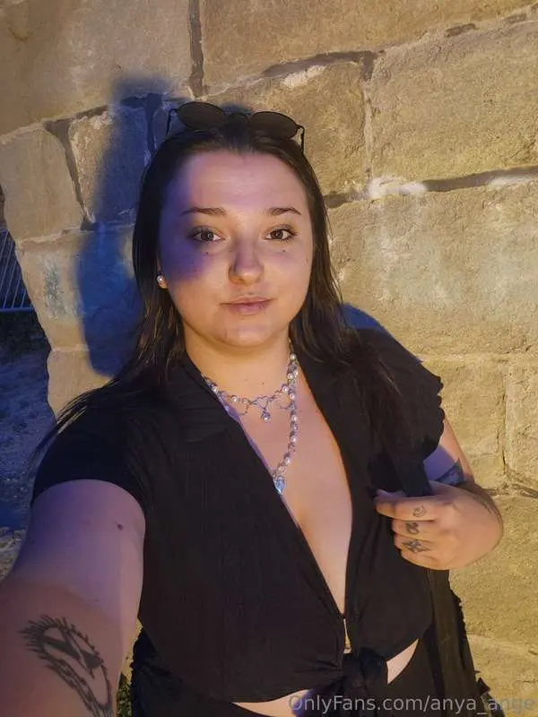 Going outside to feel fresh at night 😅😊