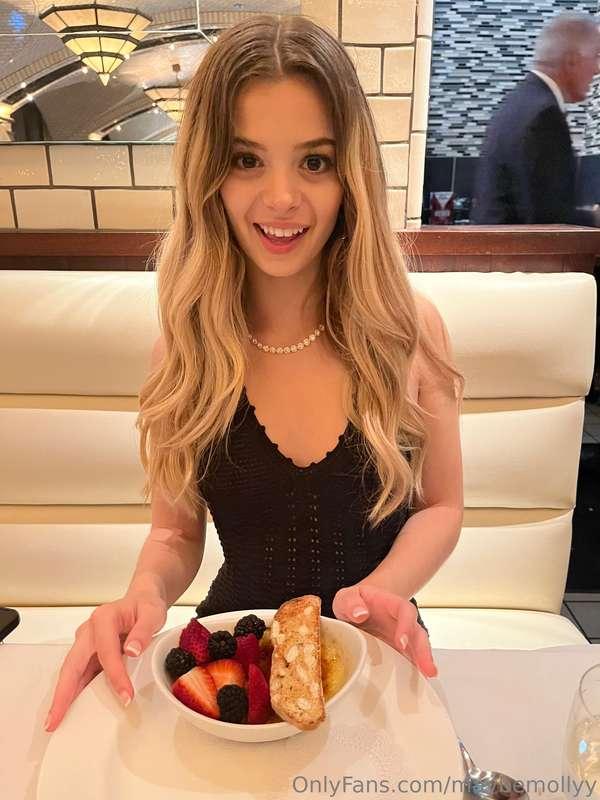 My food is here! What are you hungry for tonight? 😏