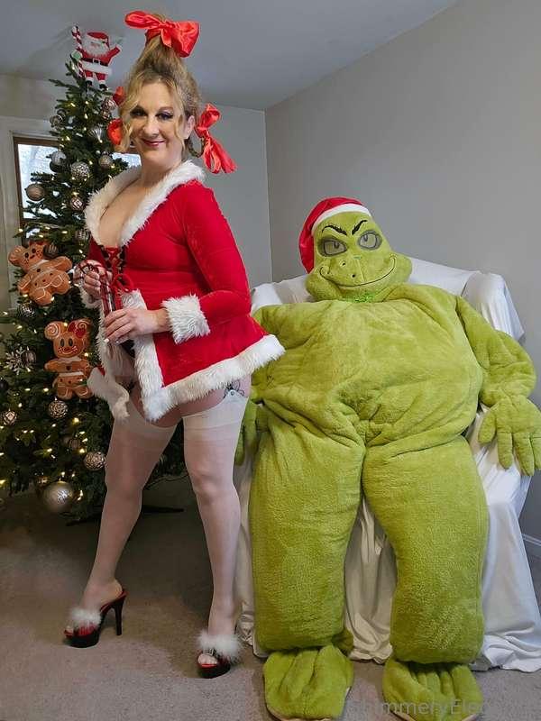 Ohhhh Mr. Grinch you are SO handsy! I like it!! Advent Day 2