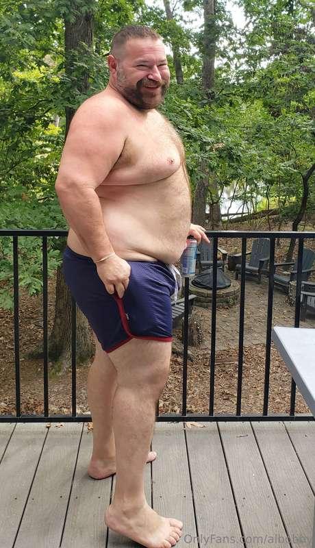 Coach Bobby being happy and sexy 🔥🔥
Pssst Look at his cute f..