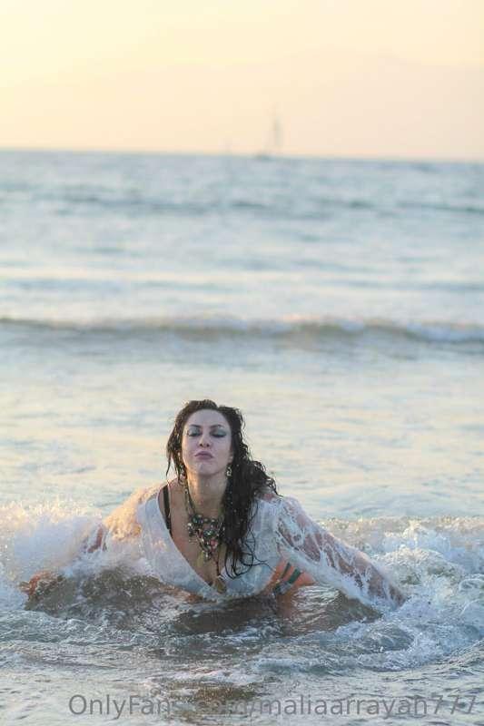 haha!!  shootingin the ocean is so messy!  the good the bad ..