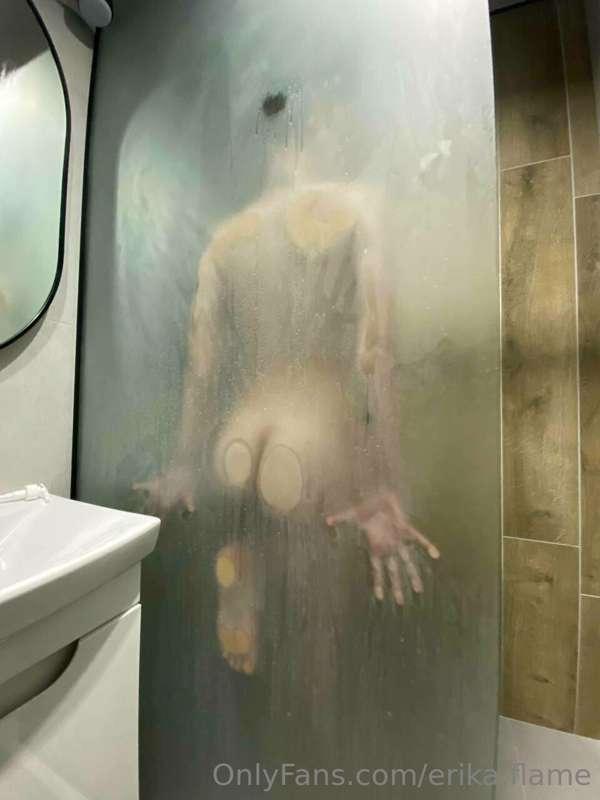 Daddy, it's so hot in here 💦 I want to give you an amazing b..