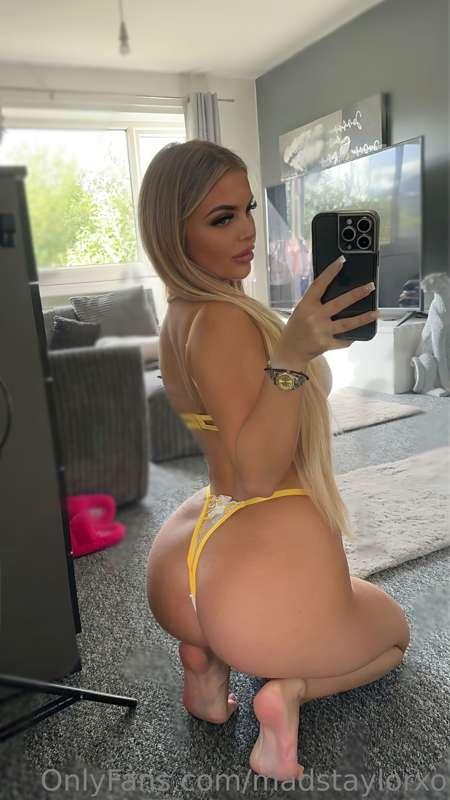 what you eating first? 🍑🐱
